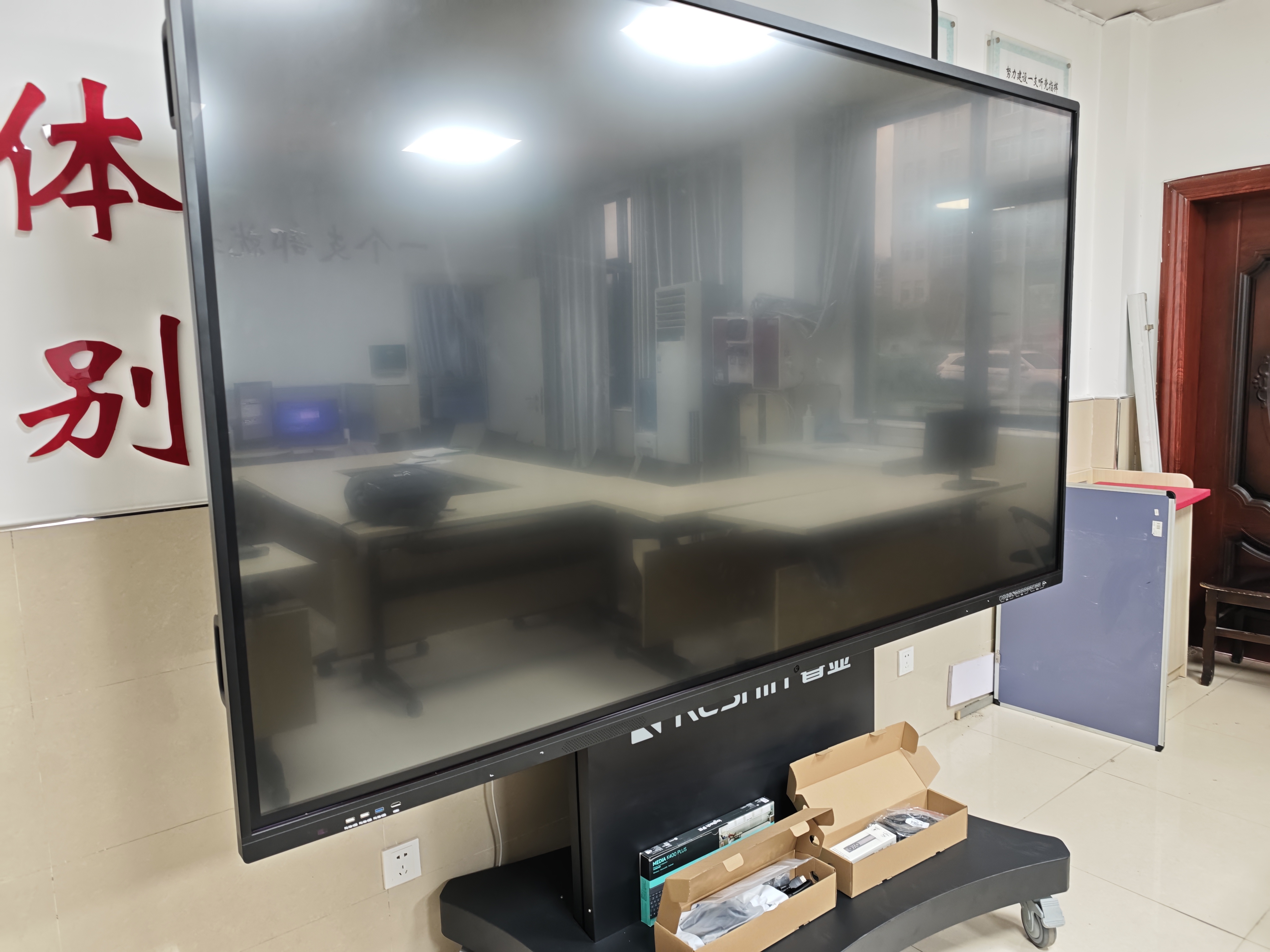 医用大屏显示器