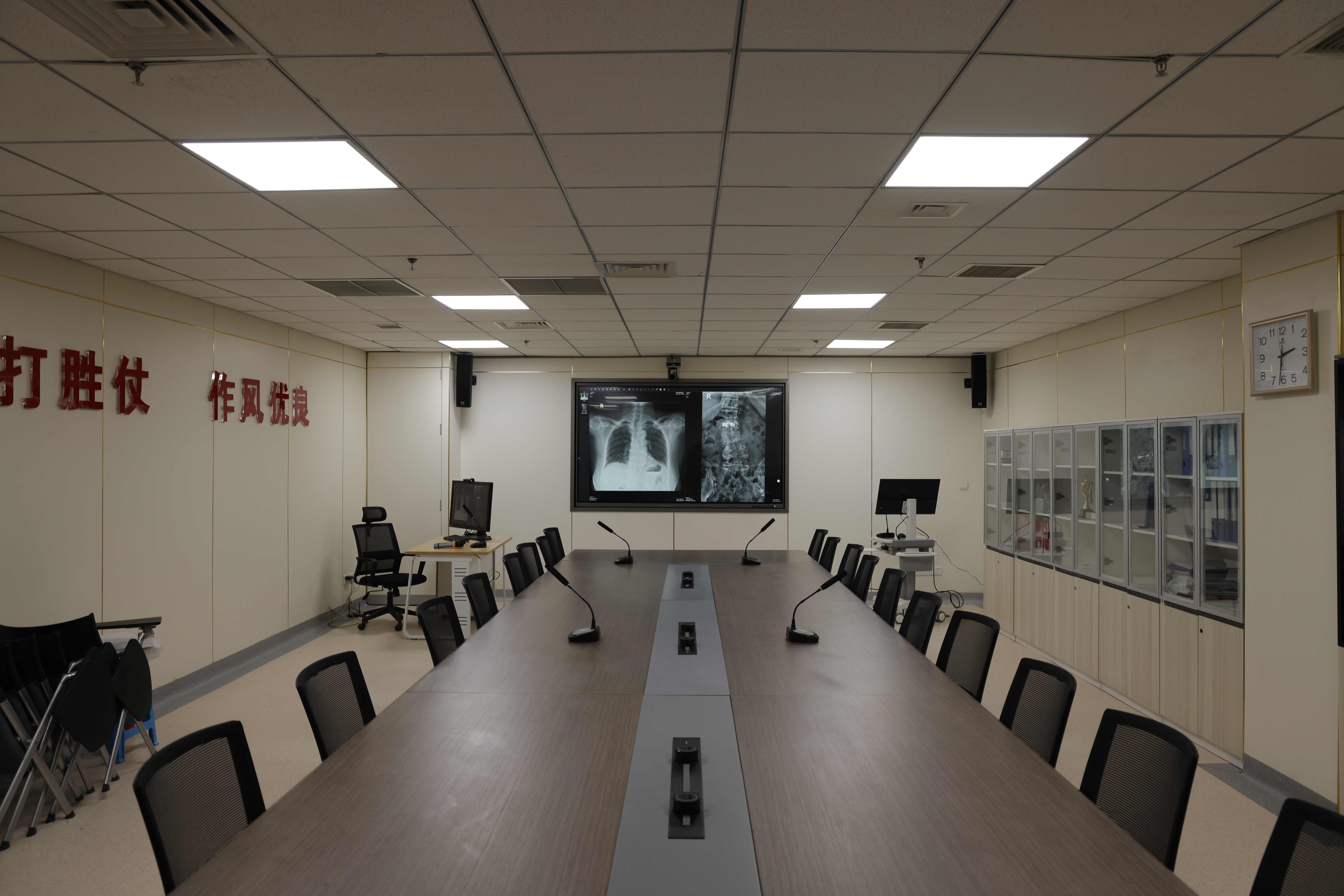 医用大屏显示器